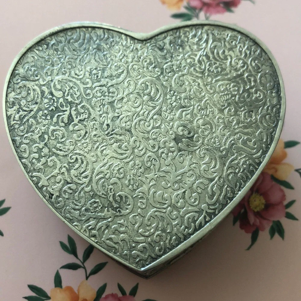 ❤️Vintage Silver Plated hinged Heart Trinket Box❤️